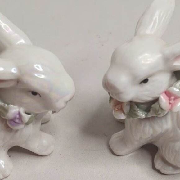 Beautiful Pair of Porcelain Bunnies/Rabbits w/Hand Painted Flowers (GS4) - Picture 1 of 5